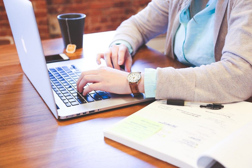 Student die handig wordt met Excel door online training te volgen bij compu-academy