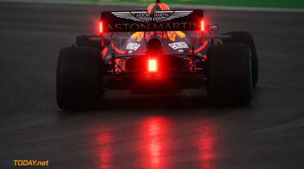 Max Verstappen in Red Bull auto, kampioenschap seizoen 2021 analyse met focus op wereldkampioen mogelijkheden