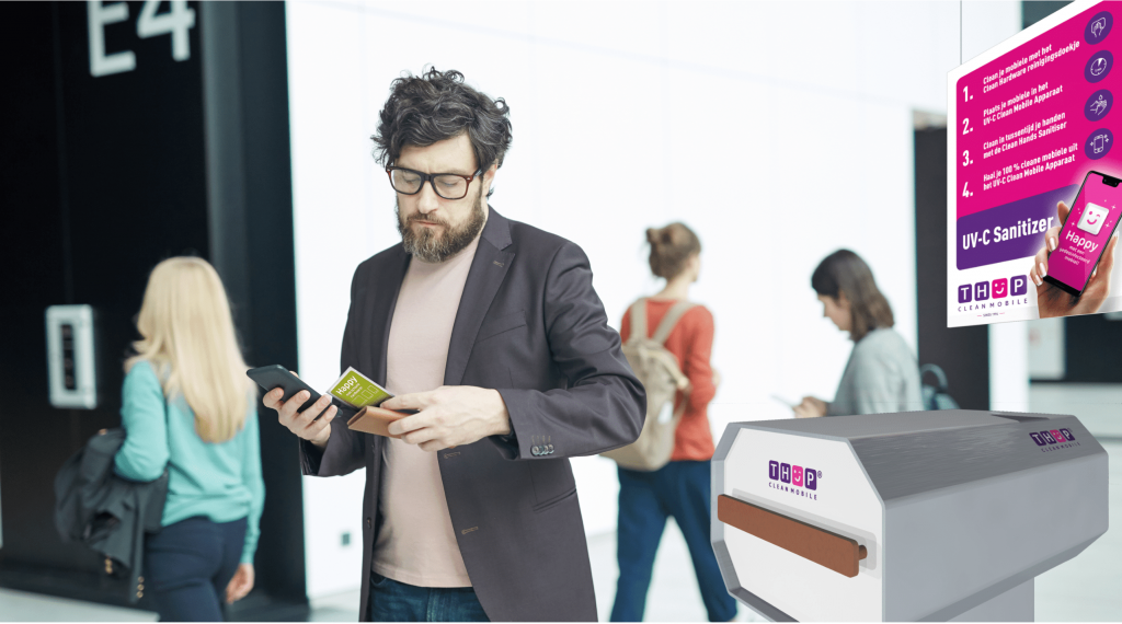 UV-C desinfectie technologie elimineert bacteriën en virussen op telefoons en tablets