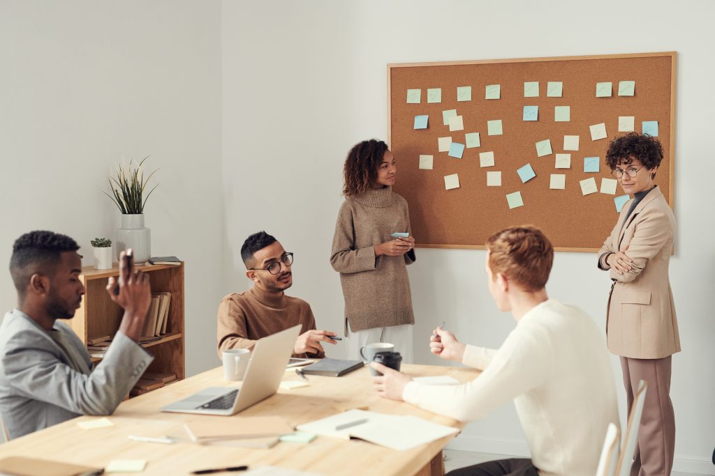 Bedrijfsgroei strategie: volgende stap met je bedrijf zetten door online marketing en personeelstraining