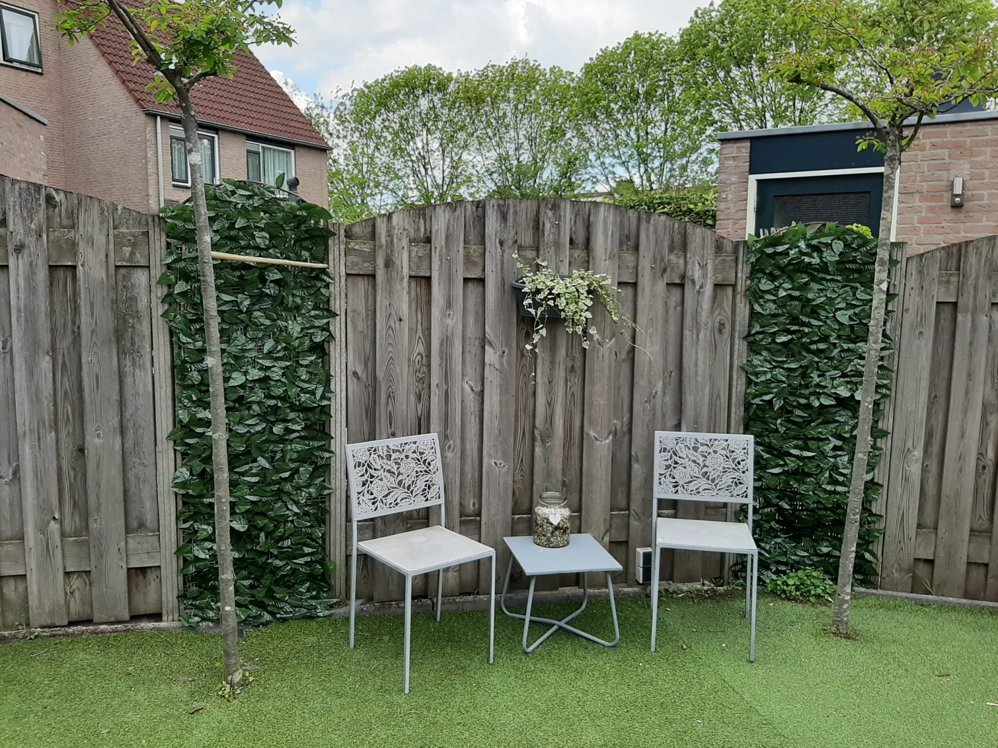 Kunsthaag klimop kunstplant decoratie voor kantoor en spatscherm als natuurlijke interieur oplossing