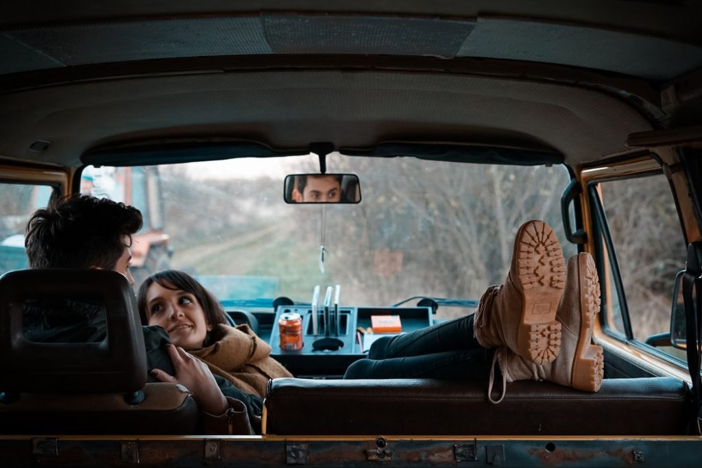 Volkswagen busje camper inbouw met custom samengestelde voorzieningen