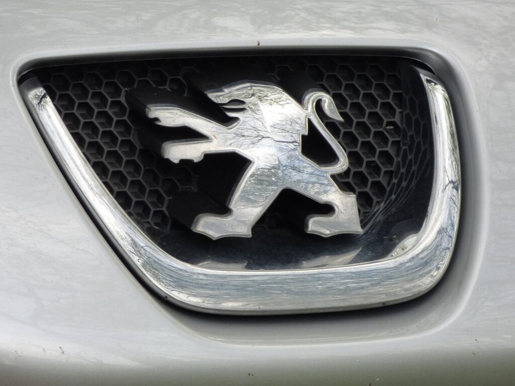 Peugeot 208 design symboliseert psychologie achter leaseauto's met aantrekkelijke vormen en moderne styling