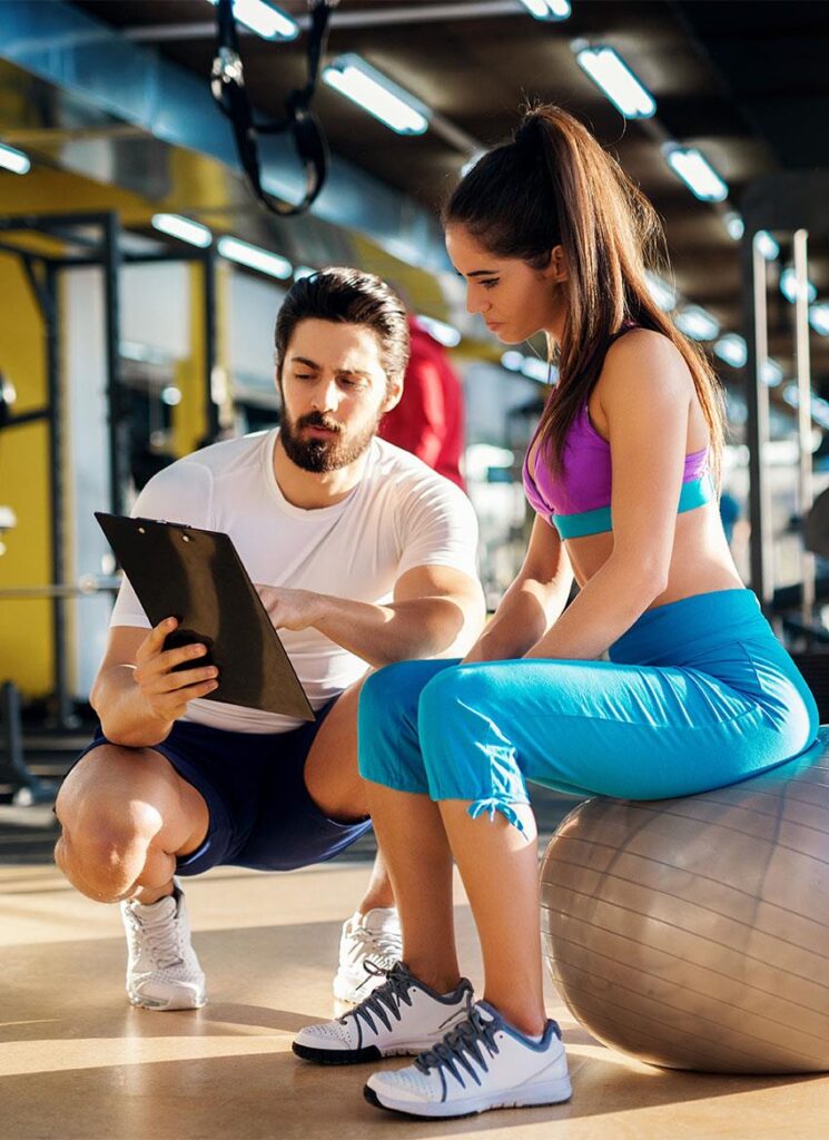 Personal trainer voert begeleiding uit bij Krachtcentrale Zwolle voor persoonlijke kracht en fitness doelen