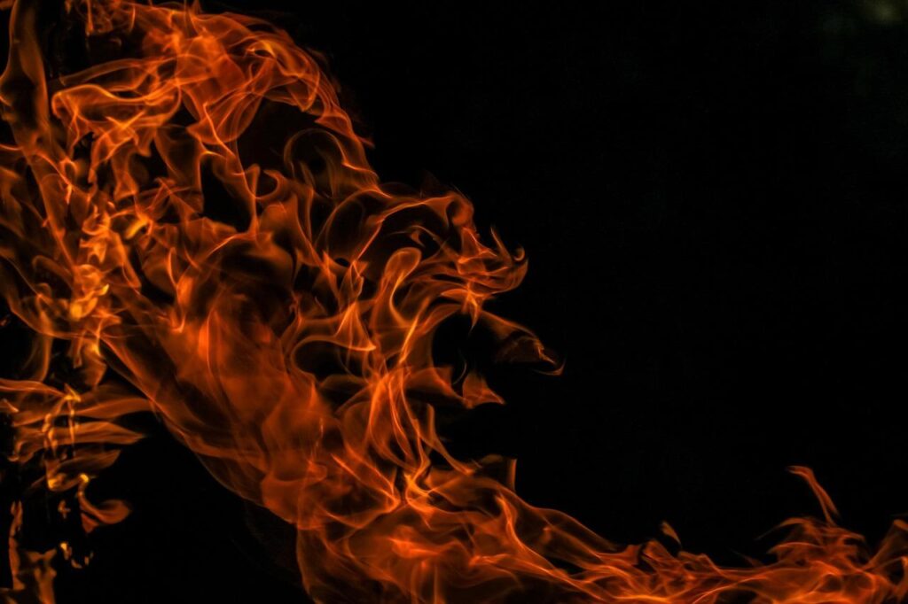 Verschillende soorten haarden voor thuis: hoekhaard en elektrische haard als opties voor warmte en gezelligheid